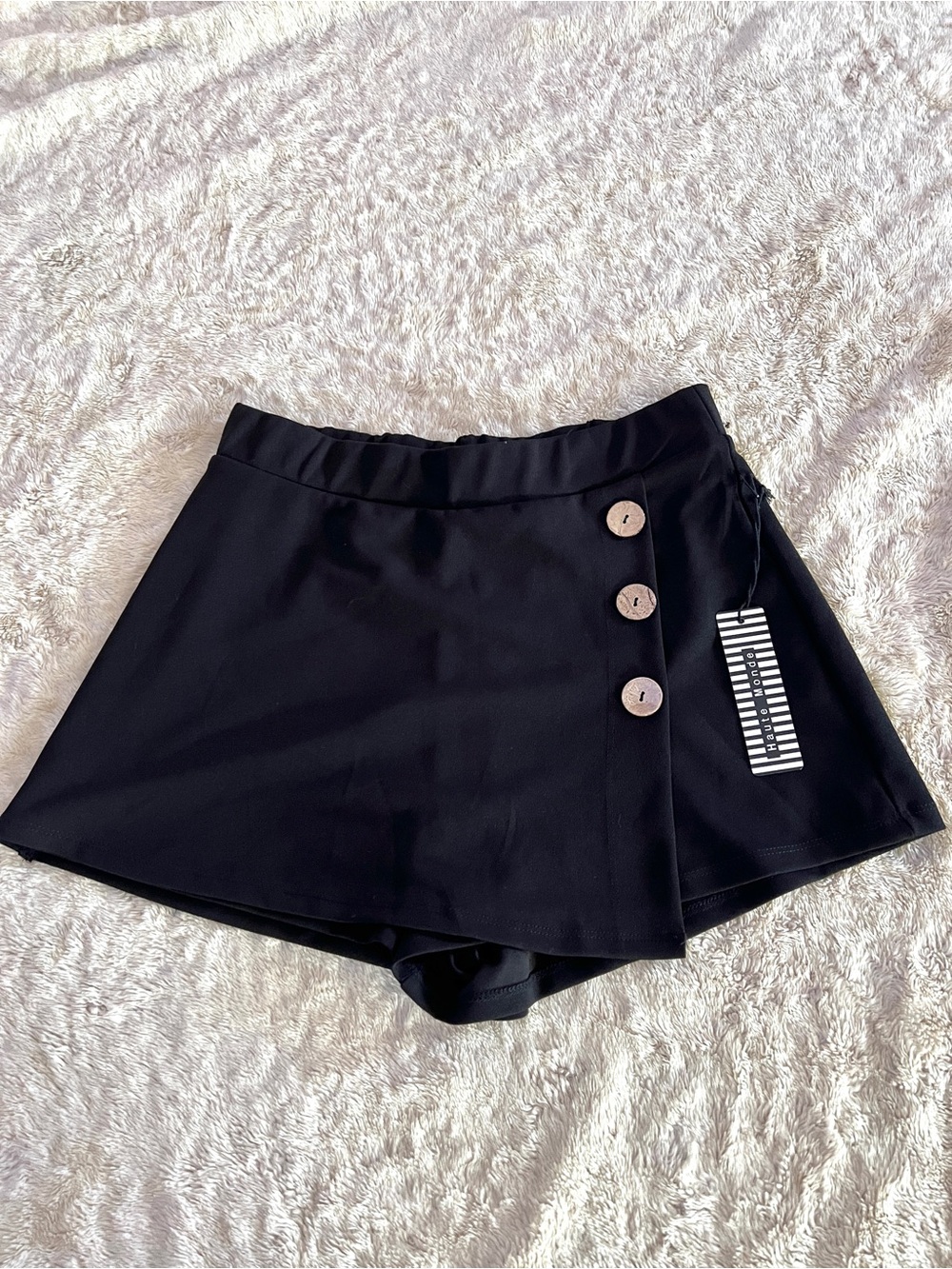 NWT HAUTE MONDE Woman's Black Button Mini Skort Size M